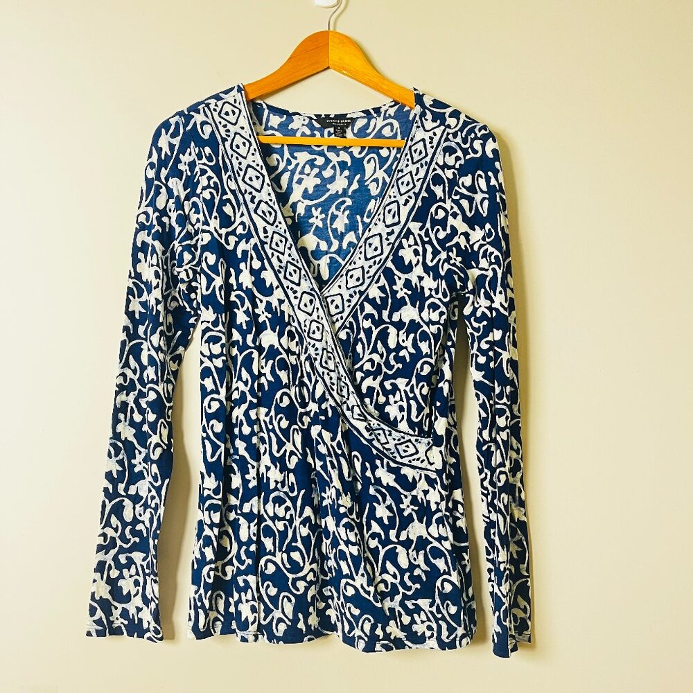 2/$30 Lucky Brand Navy White Wrap Top Medium